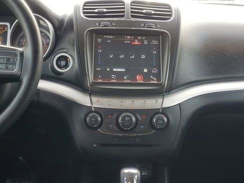 Used 2019 Dodge Journey SE image 21