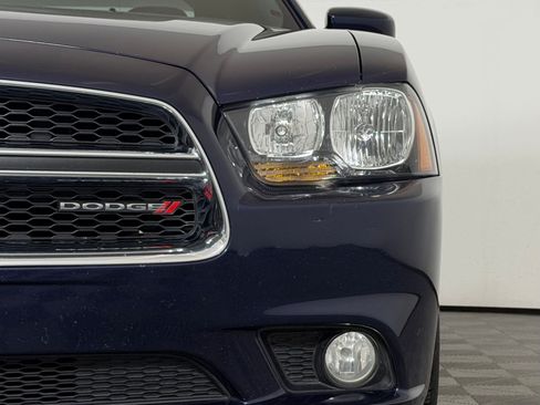 Used 2014 Dodge Charger SXT RWD image 11