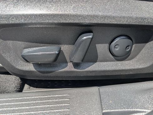 Used 2024 Nissan Rogue SV AWD/4WD image 17