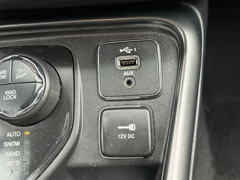 Used 2020 Jeep Compass Trailhawk image 31