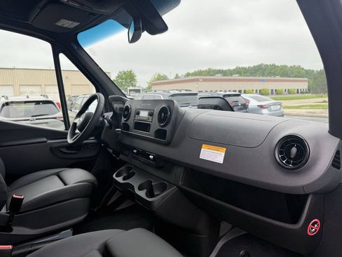 Used 2026 Mercedes-Benz Sprinter 2500 image 25