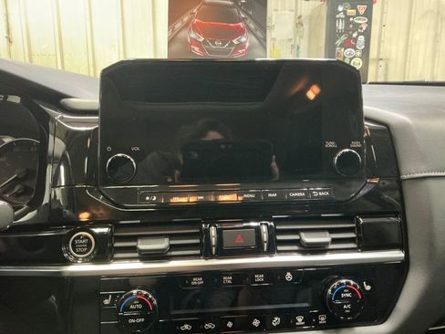 Used 2022 Nissan Pathfinder SL w/ SL Premium Package image 18