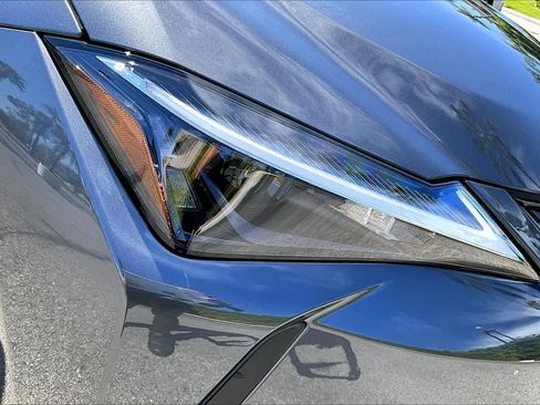 New 2026 Lexus UX 300h FWD image 21