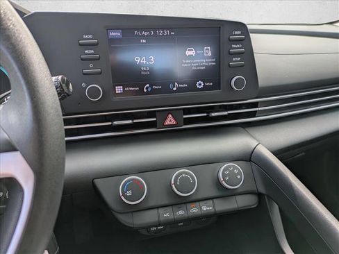 Used 2024 Hyundai Elantra SE image 12
