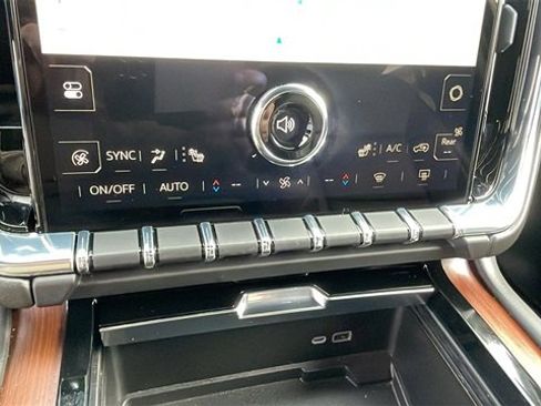 Used 2025 GMC Yukon XL Denali image 18