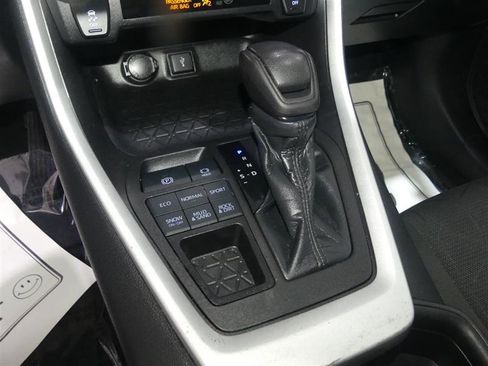 Used 2021 Toyota RAV4 XLE AWD/4WD image 39