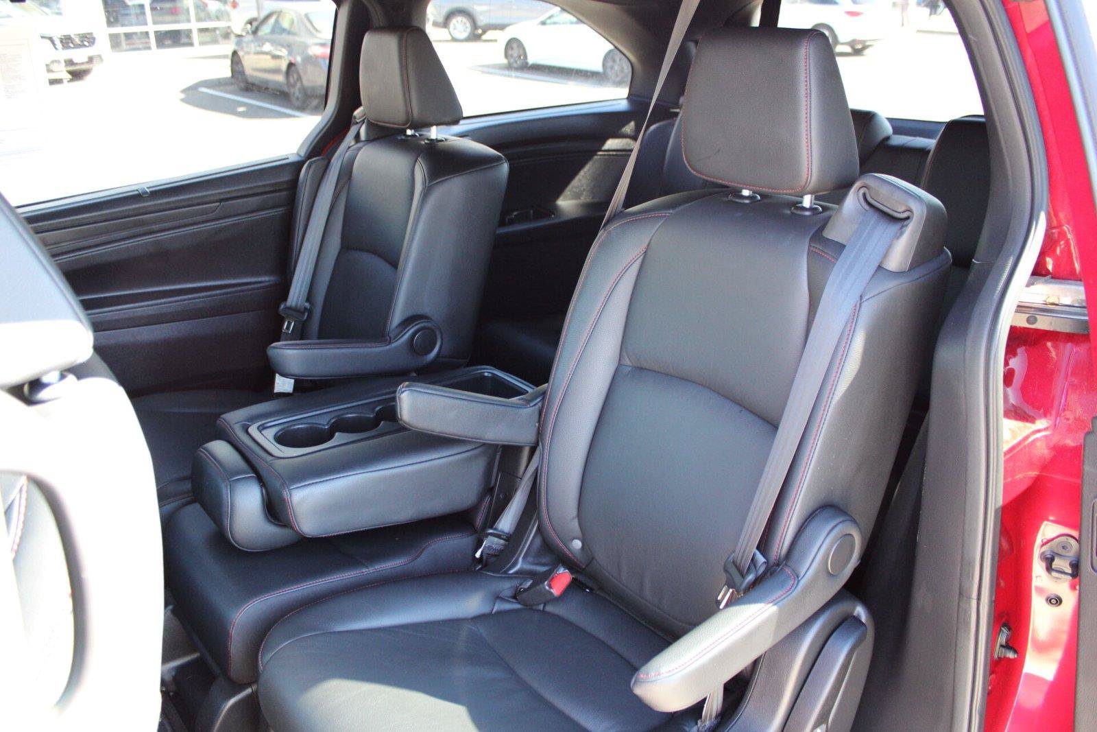 Used 2025 Honda Odyssey Sport-L image 17