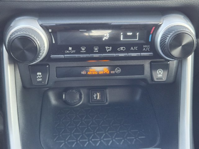 Used 2024 Toyota RAV4 LE FWD image 17