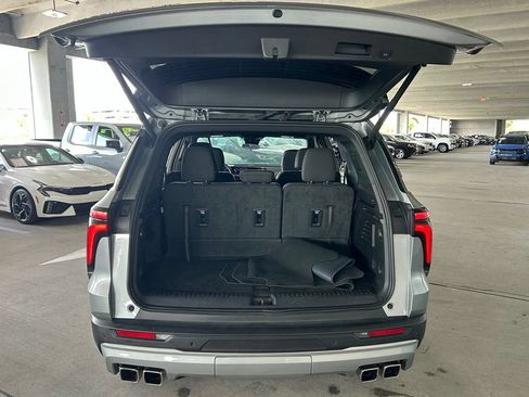 Used 2024 Chevrolet Traverse LT AWD/4WD image 43