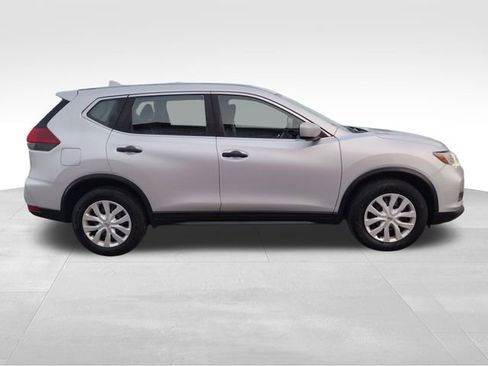 Used 2018 Nissan Rogue S image 7