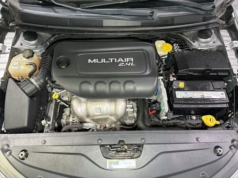 Used 2016 Chrysler 200 Limited image 12