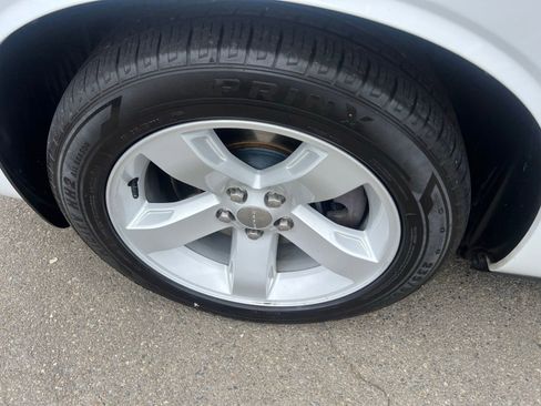 Used 2012 Dodge Challenger R/T RWD image 10