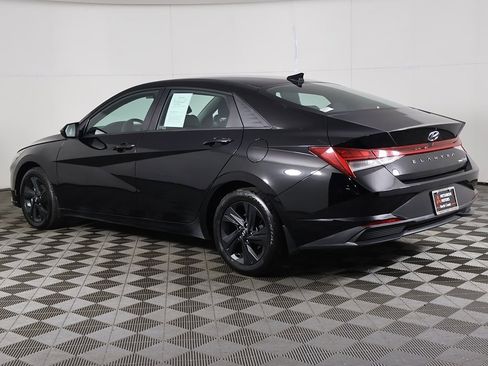 Used 2023 Hyundai Elantra Blue w/ Winter Weather Package image 9