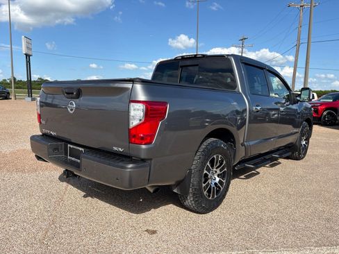 Used 2021 Nissan Titan SV w/ SV Convenience Package RWD image 6