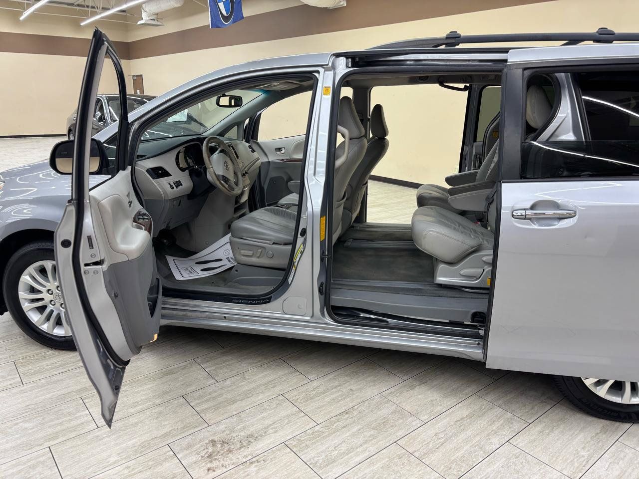 Used 2012 Toyota Sienna XLE w/ XLE Navigation Pkg FWD image 22