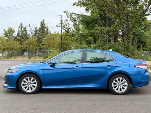 Used 2019 Toyota Camry LE FWD image 2
