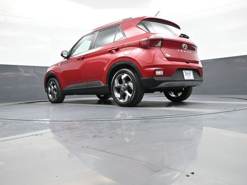 Certified 2023 Hyundai Venue Limited FWD image 31