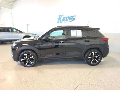 Used 2022 Chevrolet TrailBlazer RS w/ Sun and Liftgate Package AWD/4WD image 2