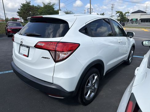 Used 2017 Honda HR-V EX image 7