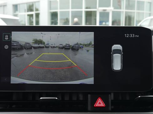 Used 2025 Kia Carnival FWD image 7
