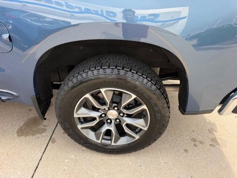 Used 2024 Chevrolet Silverado 1500 LT AWD/4WD image 5