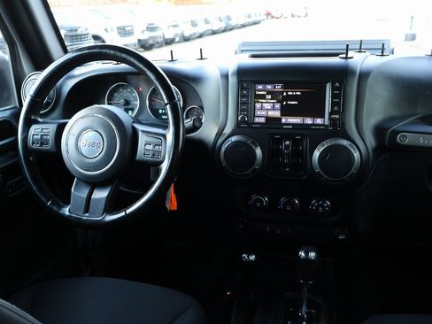 Used 2018 Jeep Wrangler Unlimited Sport S image 22