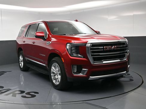 Used 2023 GMC Yukon SLT w/ SLT Premium Package AWD/4WD image 3
