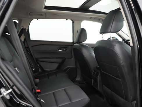 Used 2023 Nissan Rogue SV w/ SV Premium B Package FWD image 14