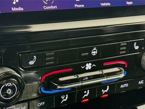 Used 2025 Jeep Grand Cherokee Limited image 22