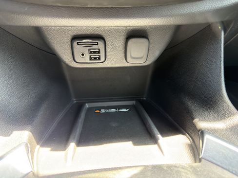Used 2023 Chevrolet Traverse RS AWD/4WD image 38