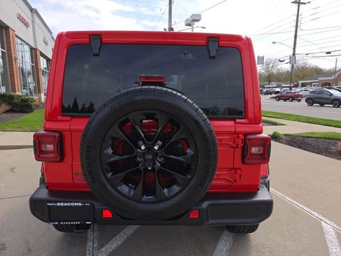Used 2025 Jeep Wrangler Unlimited Sahara image 10