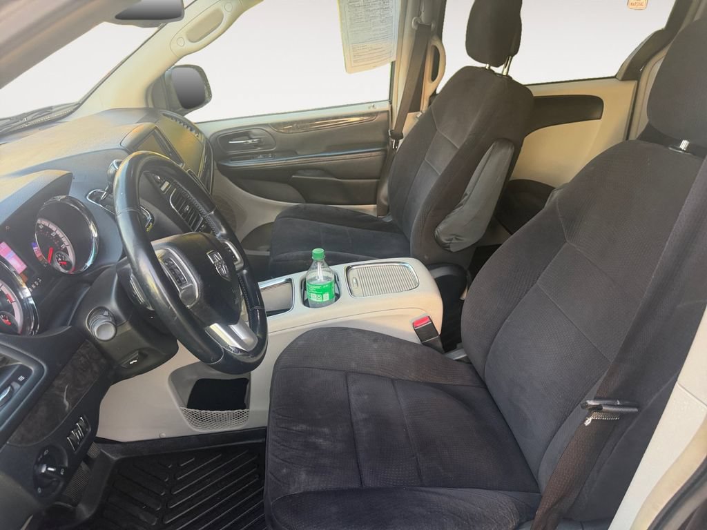 Used 2011 Dodge Grand Caravan Crew w/ Entertainment Group 1 FWD image 11