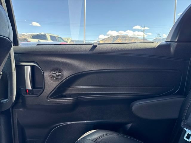 Used 2025 Toyota Sienna Limited FWD image 22