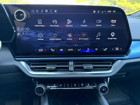 Used 2025 Chevrolet Equinox EV LT w/ Convenience Package image 28