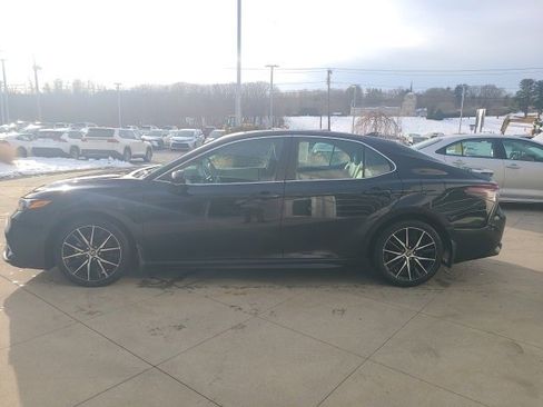 Used 2023 Toyota Camry SE w/ Cold Weather Package image 4