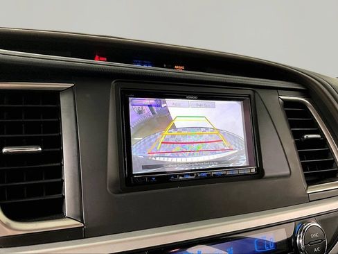 Used 2019 Toyota Highlander Limited FWD image 13