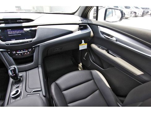 New 2025 Cadillac XT5 Luxury image 10