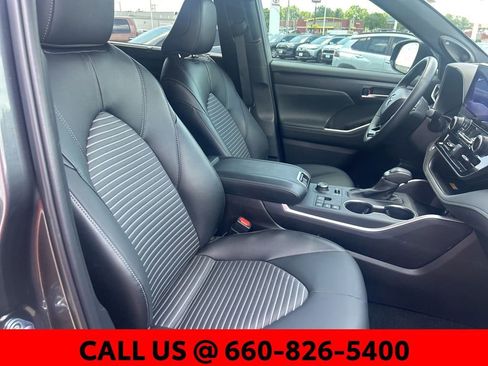 Certified 2025 Toyota Highlander XSE AWD/4WD image 7