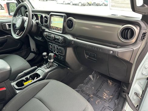 Used 2023 Jeep Wrangler Unlimited w/ Sun & Screen Package AWD/4WD image 29