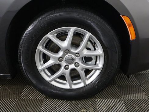 Used 2023 Chrysler Voyager LX image 19