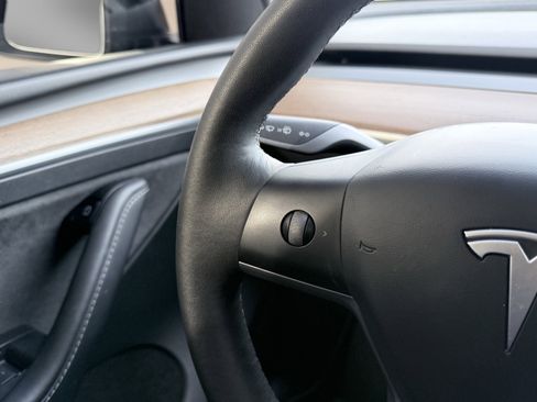 Used 2024 Tesla Model Y Long Range image 66