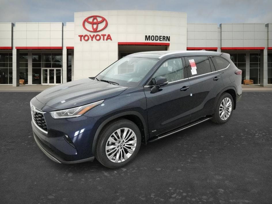 New 2026 Toyota Highlander Platinum AWD/4WD image 1