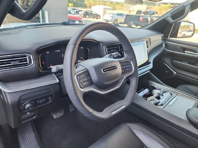 Used 2024 Jeep Wagoneer Series III AWD/4WD image 11