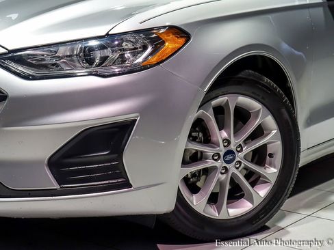 Used 2019 Ford Fusion SE image 4