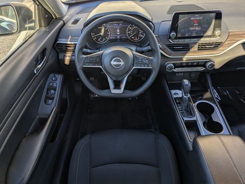 Used 2024 Nissan Altima 2.5 SV image 13