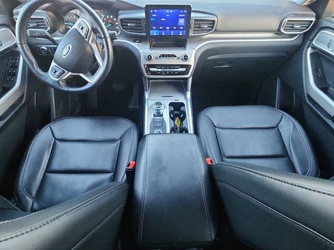 Used 2023 Ford Explorer XLT w/ Equipment Group 202A image 9