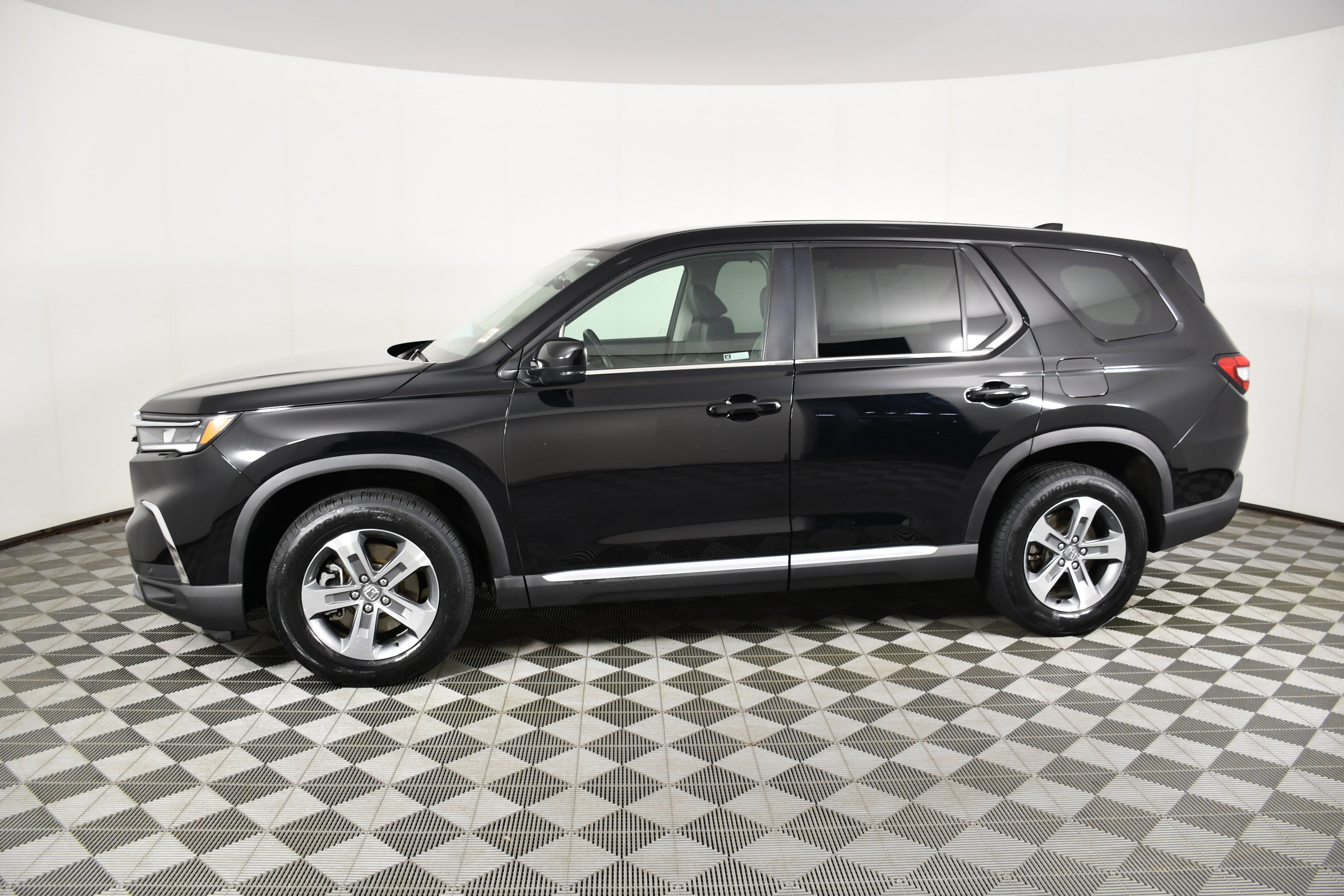 Certified 2023 Honda Pilot EX-L image 9