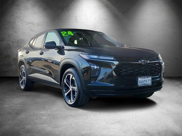 Used 2024 Chevrolet Trax RS FWD image 2