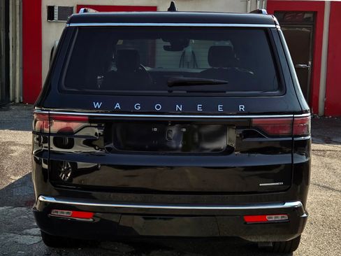 Used 2024 Jeep Wagoneer L Series II w/ Flexible Seating Group AWD/4WD image 6