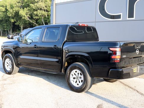 Used 2024 Nissan Frontier SV image 6
